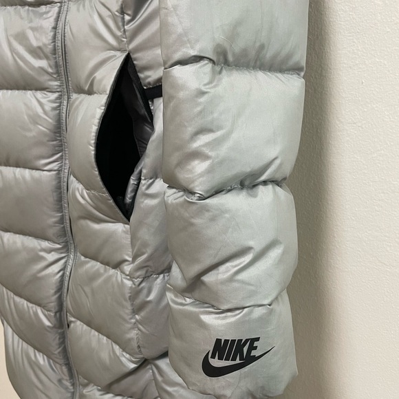 Nike Silver Puffer Coat Jacket Size XS - Picture 2 of 5